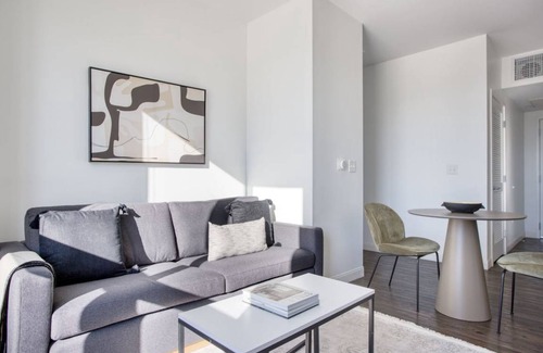 Newtonville Apartment | 82 m² Apartment ∙ 2 bedrooms ∙ 4 guests