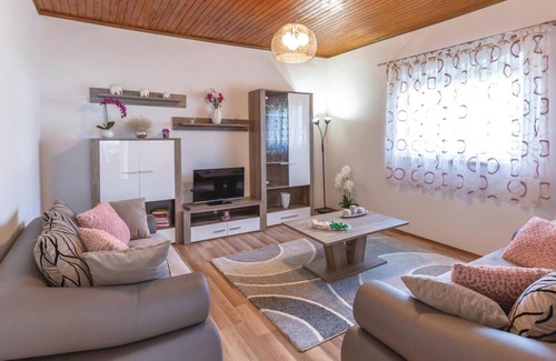 Sestanovac House | 82 m² House ∙ 2 bedrooms ∙ 6 guests