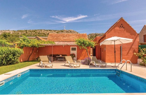 Sestanovac House | 82 m² House ∙ 2 bedrooms ∙ 6 guests