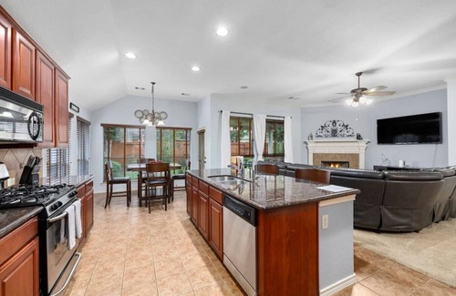 Houston Apartment | 8338 Whisper Point Drive