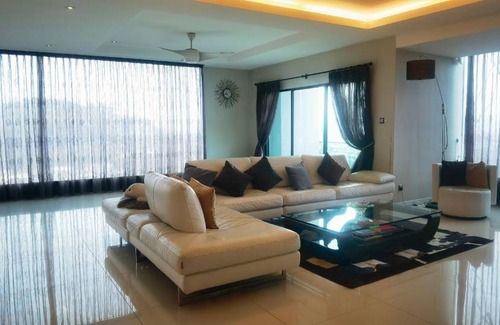Taman Istana Apartment | 836 m² Apartment ∙ 4 bedrooms ∙ 8 guests