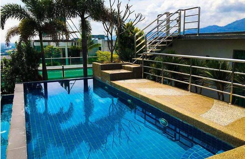Taman Istana Apartment | 836 m² Apartment ∙ 4 bedrooms ∙ 8 guests