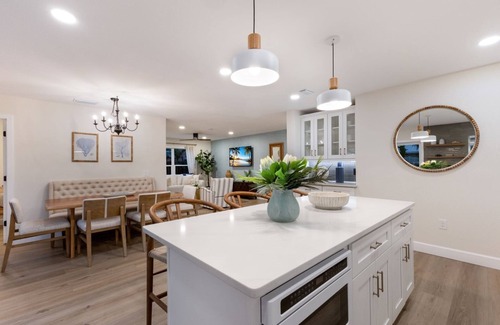 Holmes Beach House | 83rd St Villas West by Duncan Real Estate