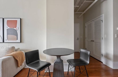 East Bank Apartment | 84 m² Apartment ∙ 2 bedrooms ∙ 4 guests