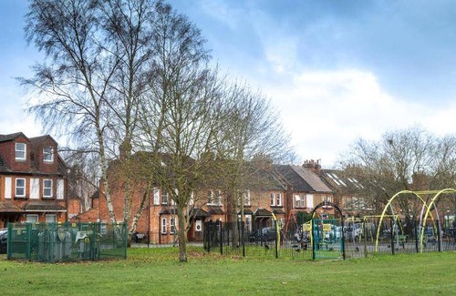Guildford Apartment | 84 m² Apartment ∙ 3 bedrooms ∙ 6 guests