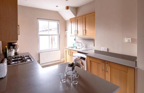 Guildford Apartment | 84 m² Apartment ∙ 3 bedrooms ∙ 6 guests