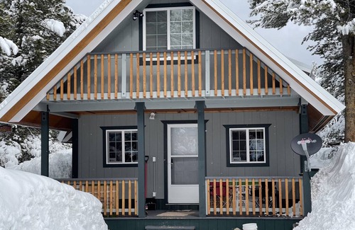 Island Park Cottage | 84 m² Cabin ∙ 2 bedrooms ∙ 6 guests