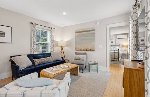 West End Condo | 84 m² Condo ∙ 2 bedrooms ∙ 4 guests