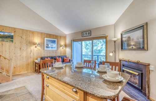 Century West Condo | 84 m² Condo ∙ 2 bedrooms ∙ 5 guests
