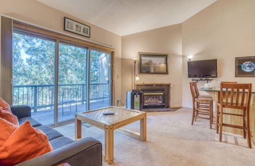 Century West Condo | 84 m² Condo ∙ 2 bedrooms ∙ 5 guests