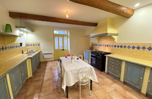 Althen-des-Paluds House | 84B3 - Freesia, suite in 18th century Provencal farmhouse