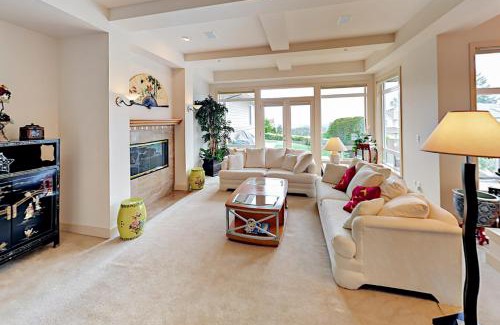 Newcastle House | 84th Court Chateau