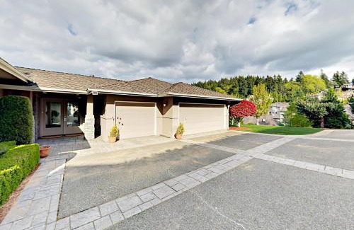 Newcastle House | 84th Court Chateau