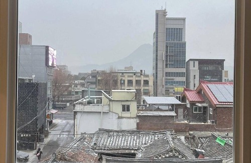 Sajik-dong House | 85 m² House ∙ 2 bedrooms ∙ 6 guests
