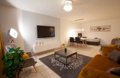Rhein-Erft-Kreis District Apartment | 85 sqm apartment with terrace on the ground floor - cheap accommodation