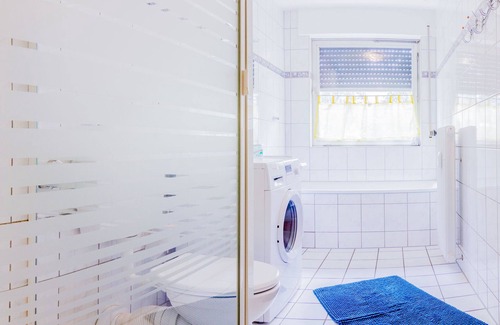Rhein-Erft-Kreis District Apartment | 85 sqm apartment with large balcony on the 1st Upstairs - cheap accommodation