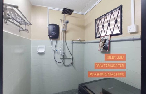 Segamat House | 850 m² House ∙ 2 bedrooms ∙ 4 guests