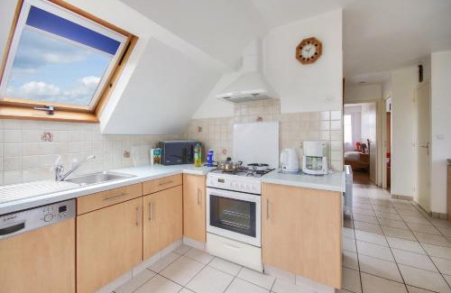 Erquy Apartment | 850m de la plage, appartement pour 5 avec jardin