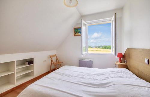 Erquy Apartment | 850m de la plage, appartement pour 5 avec jardin