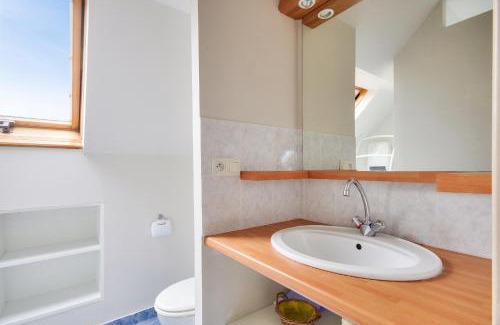 Erquy Apartment | 850m de la plage, appartement pour 5 avec jardin