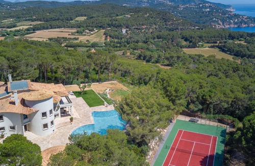 Llafranc House | 855 m² House ∙ 9 bedrooms ∙ 18 guests