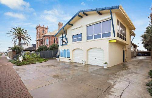 Glenelg North Apartment | 86 m² Apartment ∙ 2 bedrooms ∙ 4 guests