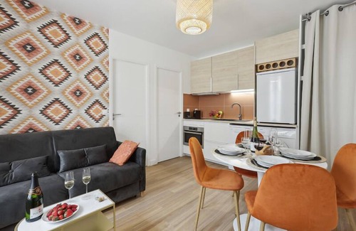 Montreuil Apartment | 863 Suite Hortensia - Superb Apartment