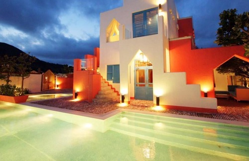 Sail Rock Beach Bed & Breakfast | 866 Oceanic View Villa
