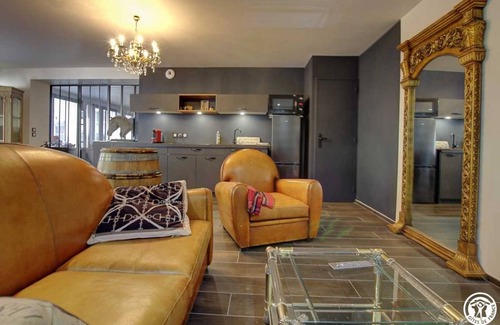 Beynost House | 87 m² Gîte ∙ 2 bedrooms ∙ 10 guests