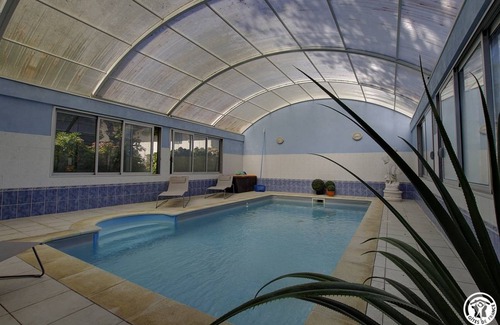 Beynost House | 87 m² Gîte ∙ 2 bedrooms ∙ 10 guests