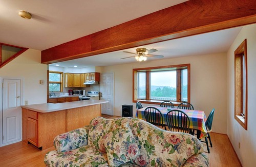 West Winfield House | 88 m² House ∙ 2 bedrooms ∙ 5 guests