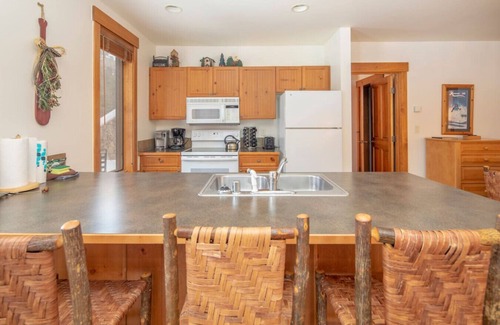 River Run Condo | 8808 | Springs, wood floors, steps to Gondola!