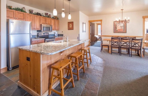 River Run Condo | 8873 | Springs, massive 3 bed, steps to gondola!