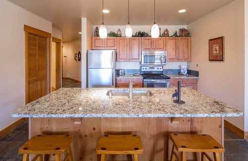 River Run Condo | 8873 | Springs, massive 3 bed, steps to gondola!