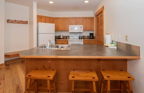 River Run Condo | 8884 | Springs, wood floors, steps to gondola!