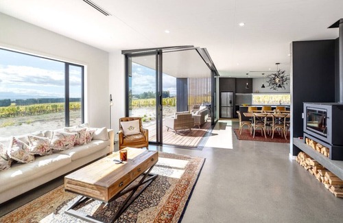 Dyerville House | 89 In The Vines, Martinborough