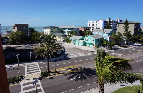 Madeira Beach Condo | 89 m² Condo ∙ 2 bedrooms ∙ 4 guests