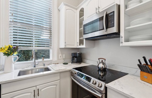 Downtown Charleston House | 8A at Saint Philip Square, One Block to King, Stylish Group Favorite