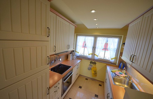Gross Zicker Apartment | 8a Reet-house part Sonnenkliff OG 3 bedrooms - Thatched-roof vacation apartments 8 Kröning