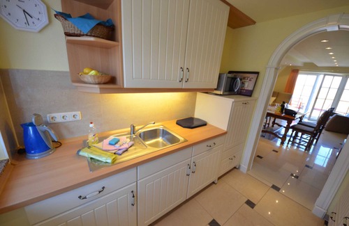 Gross Zicker Apartment | 8a Reet-house part Sonnenkliff OG 3 bedrooms - Thatched-roof vacation apartments 8 Kröning