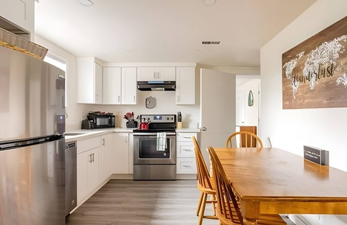 SeaTac House | 8BR | BBQ, Garden Retreat | Des Moines | Sophari