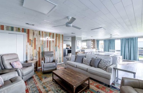 Grand Isle House | 8BR Beachfront w/ Huge Deck | Walk to Sand + Kayak