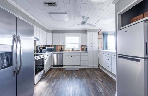 Grand Isle House | 8BR Beachfront w/ Huge Deck | Walk to Sand + Kayak