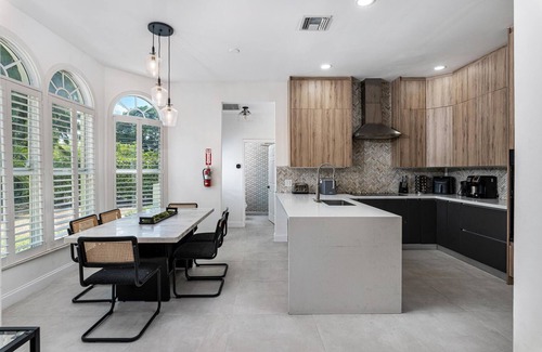 Hillsboro Pines Villa | 8BR Entertainers Estate w/Pool, Games & Theater !