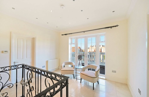 Redbridge Villa | 8BR Premium Mansion+ Event Hall & Cinema+Game Room