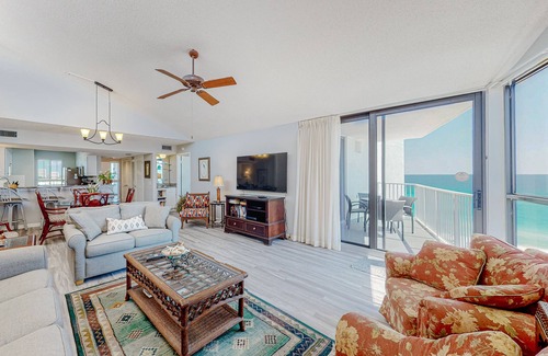 Miramar Beach Condo | 8th Floor condo, Seasonal beach service , Minutes to dining