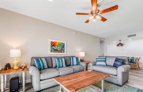 Pensacola Beach Condo | 8th-floor condo on Pensacola Beach with Gulf-view balcony, pool & central AC
