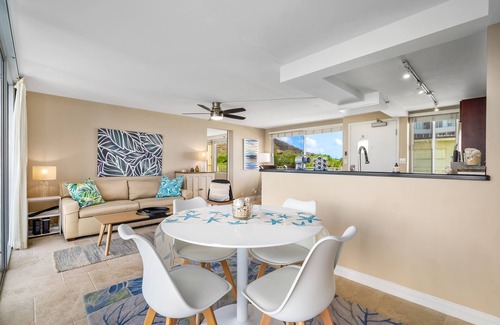 Diamond Head - Kapahulu - St. Louis Apartment | 8th Floor Gold Coast 1 Bedroom with Great Views, Kitchen & Den