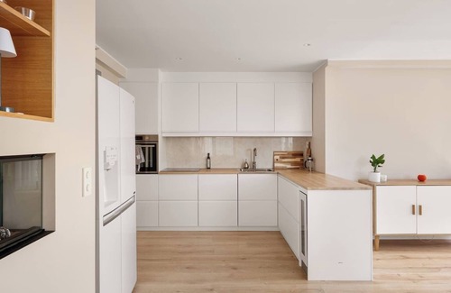 Majorstua Condo | 8th Floor Lux l Balcony l Bathtub l 24/7 Check-In