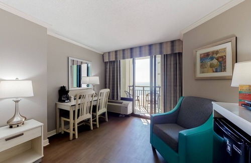 Myrtle Beach Apartment | 8th-floor ocean-view studio with AC, pool, hot tub & gym - dog-friendly
